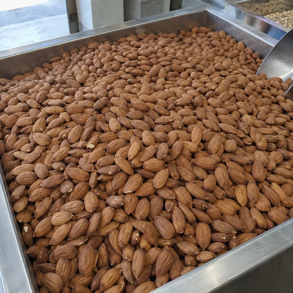 بلک مقدار میں بادام کی گری